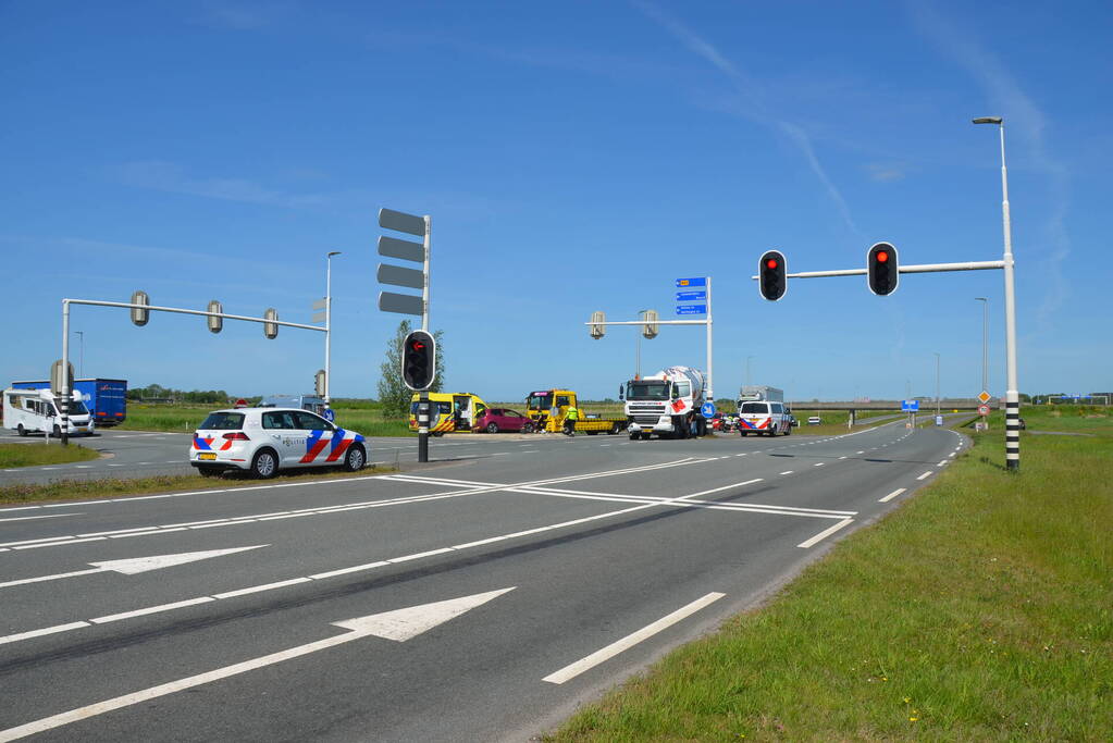 Vrachtwagen met betonmixer betrokken bij botsing