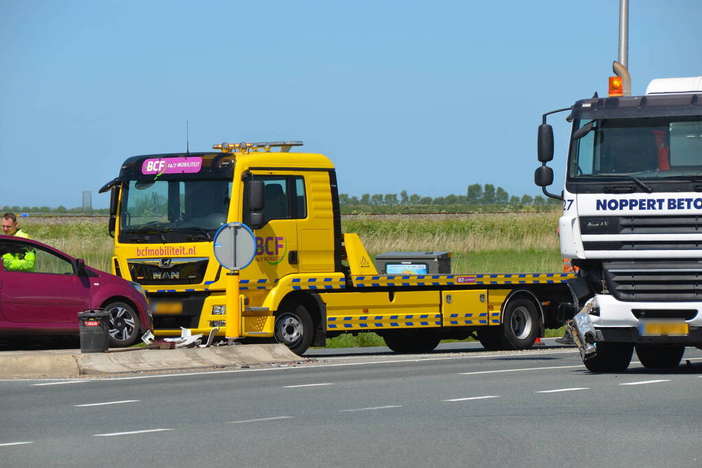 Vrachtwagen met betonmixer betrokken bij botsing