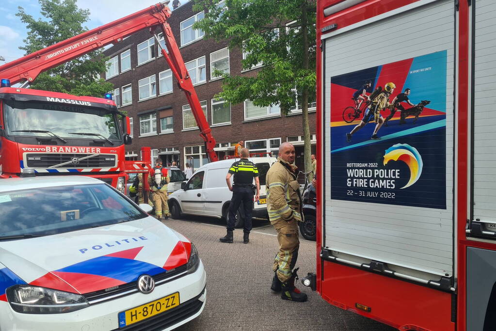 Brand op dak van appartementencomplex