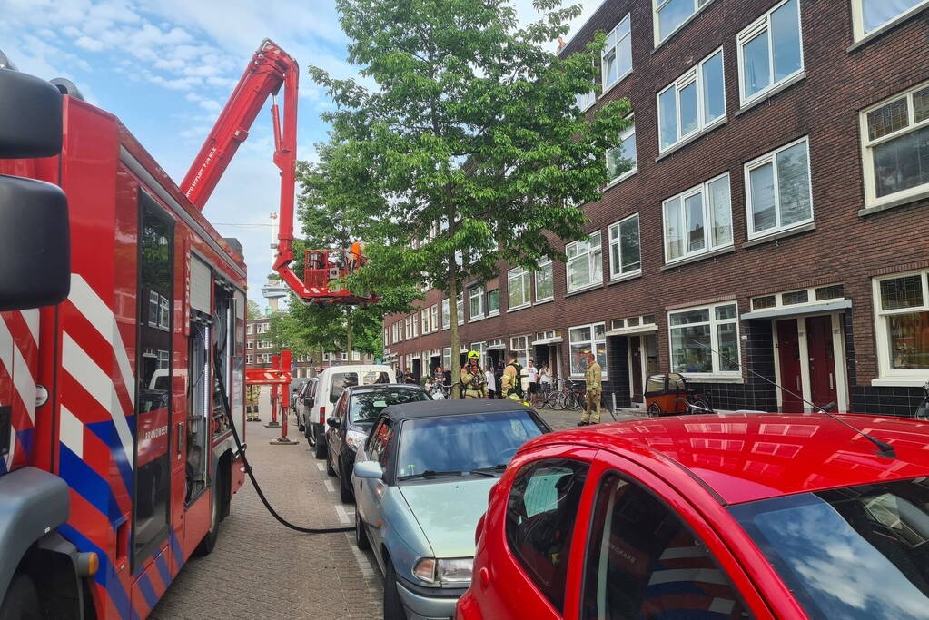 Brand op dak van appartementencomplex