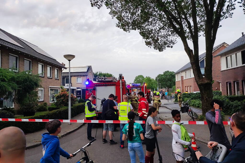 Woningbrand trekt veel bekijks van omwonenden