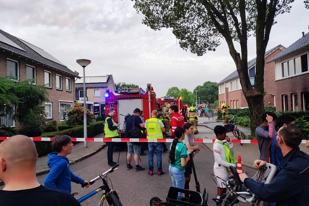 Woningbrand trekt veel bekijks van omwonenden