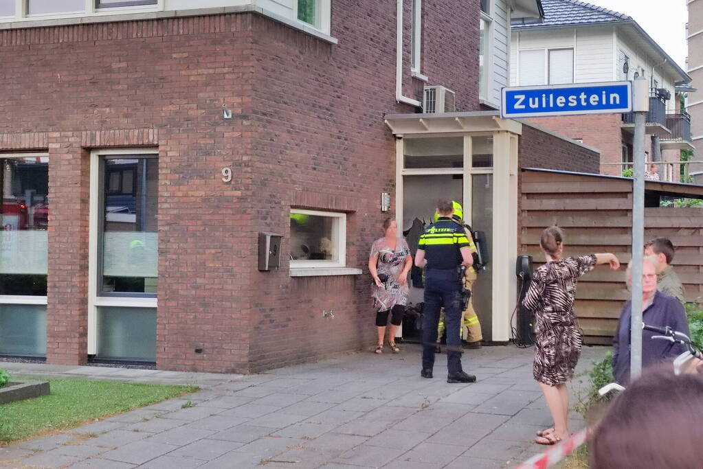 Woningbrand trekt veel bekijks van omwonenden