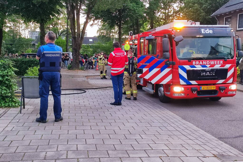 Woningbrand trekt veel bekijks van omwonenden