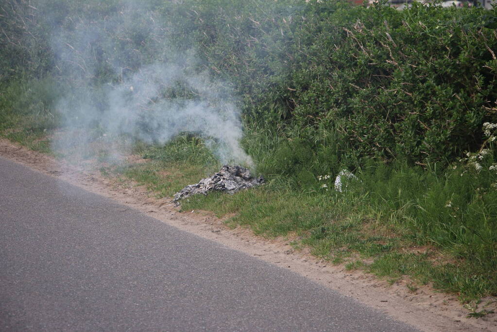 Brandend karton snel geblust