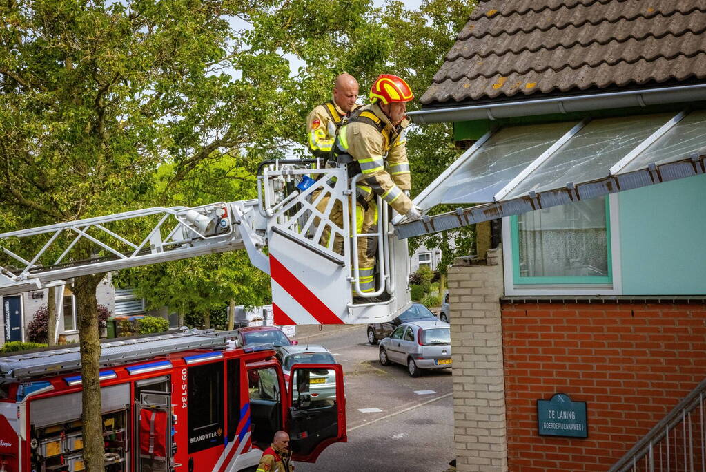 Schade aan woning na botsing met vrachtwagen