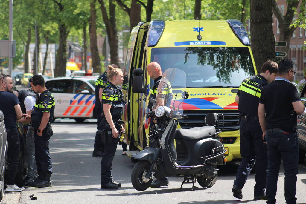 Scooterrijder gewond bij botsing met openslaand portier