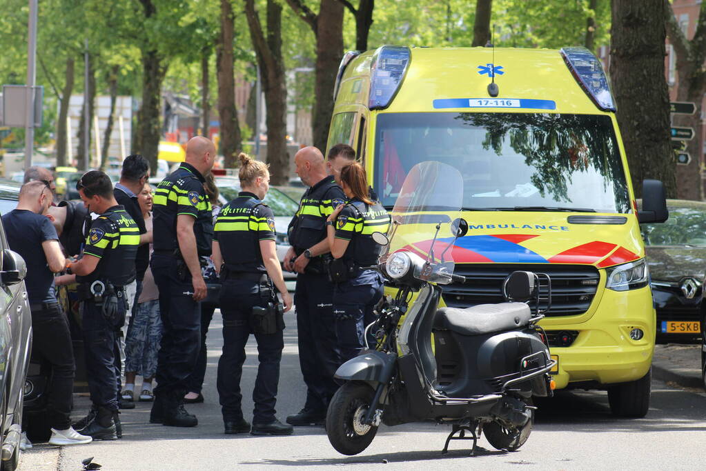 Scooterrijder gewond bij botsing met openslaand portier