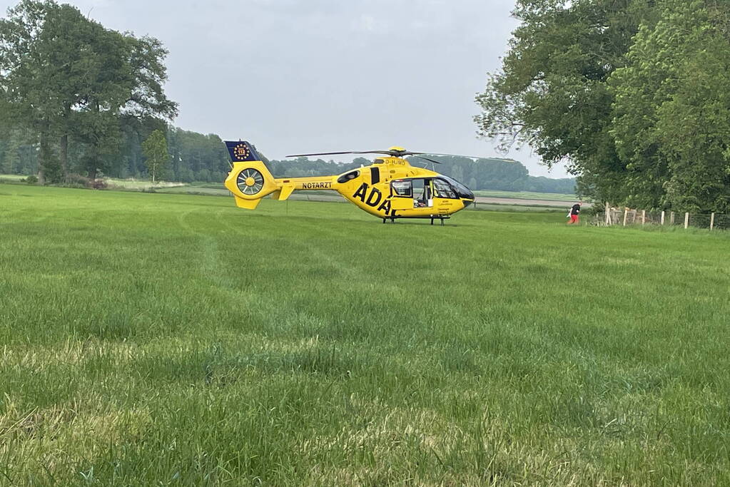 Kind valt van trap traumahelikopter opgeroepen