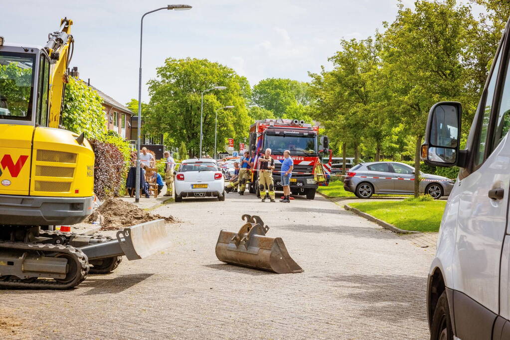 Dakpannen vliegen van dak door blikseminslag
