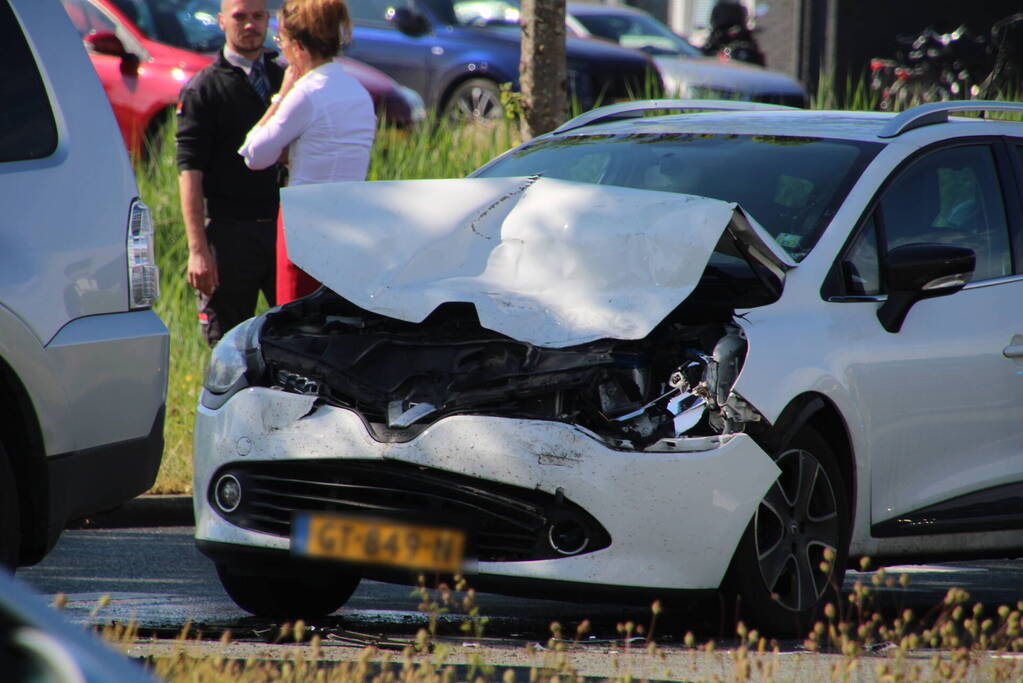 Flinke schade na kop-staartbotsing