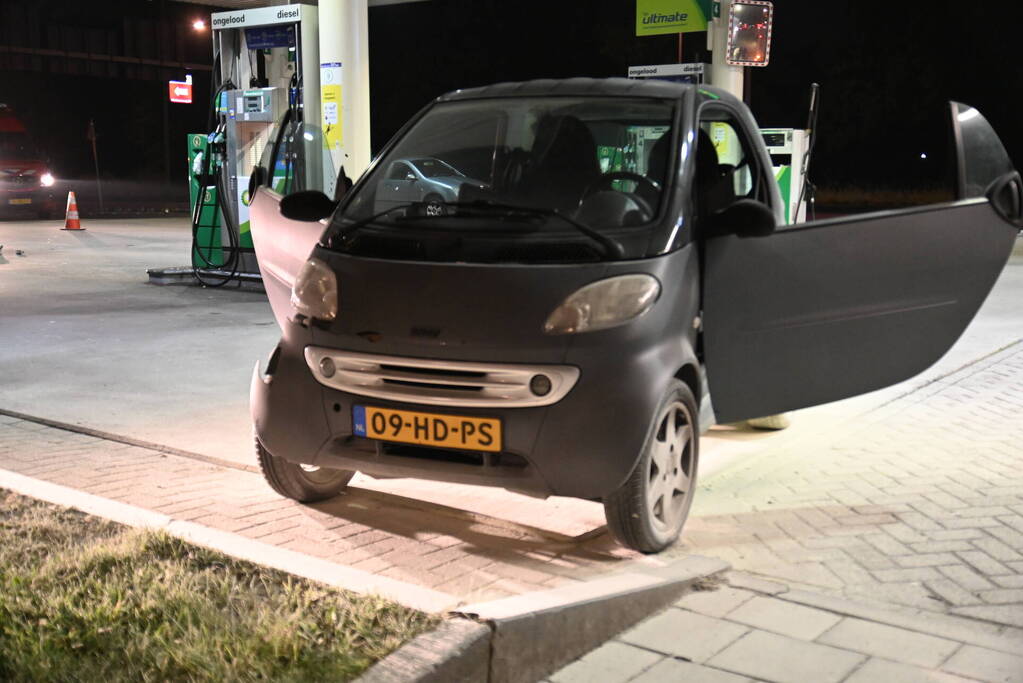 Auto vliegt in brand na verkeerd tanken