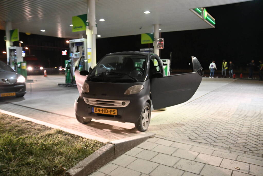 Auto vliegt in brand na verkeerd tanken