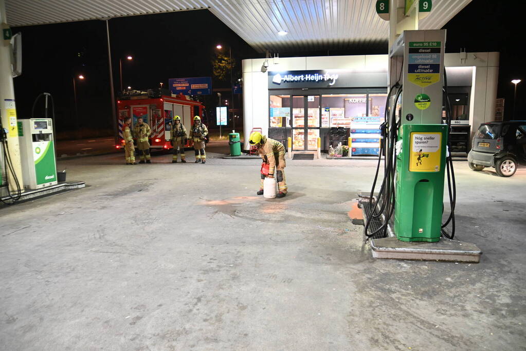 Auto vliegt in brand na verkeerd tanken