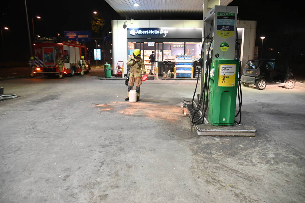 Auto vliegt in brand na verkeerd tanken