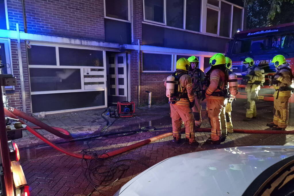 16 apartmenten ontruimd bij brand in kelder