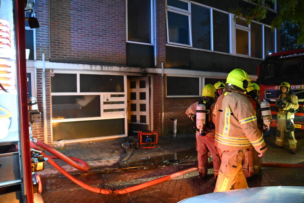 16 apartmenten ontruimd bij brand in kelder
