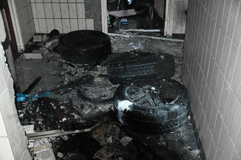 16 apartmenten ontruimd bij brand in kelder