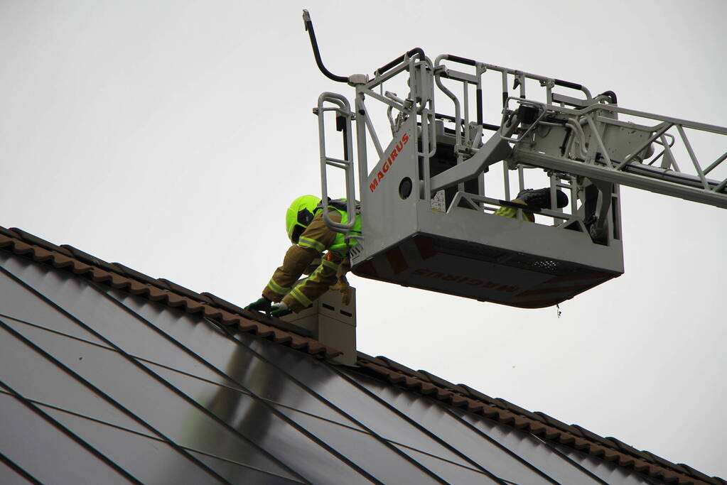 Dakpannen waaien van dak