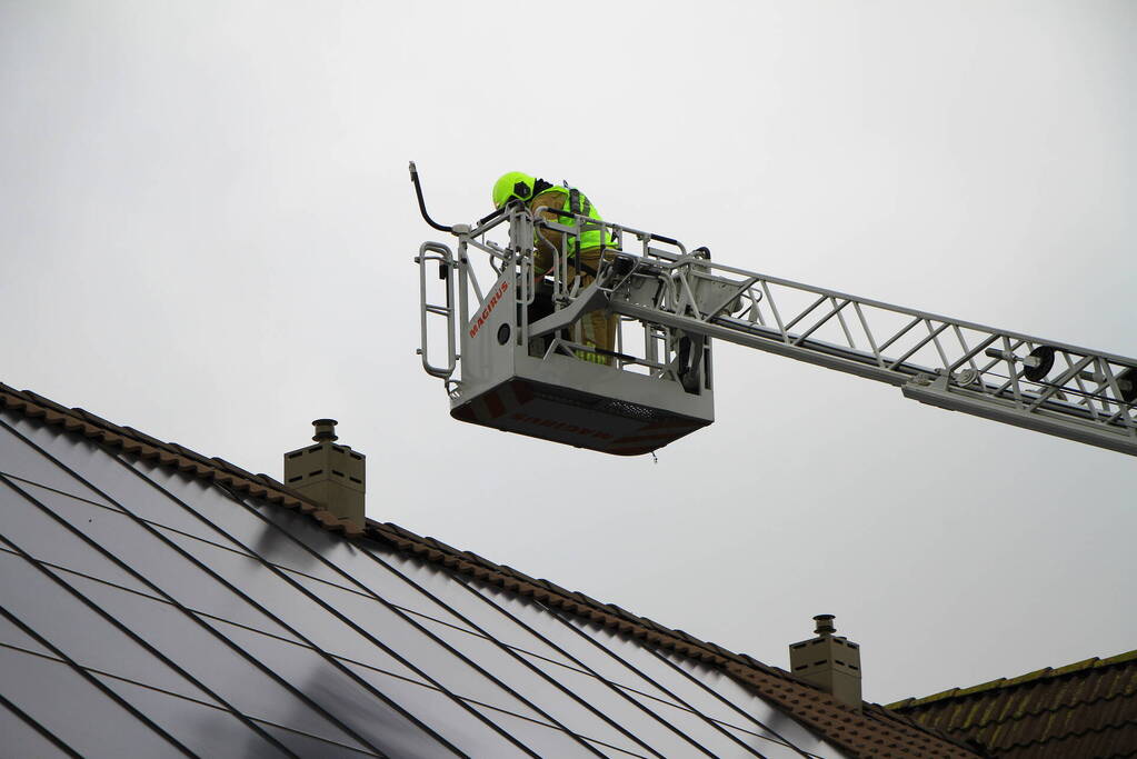 Dakpannen waaien van dak