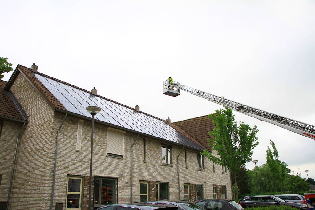 Dakpannen waaien van dak