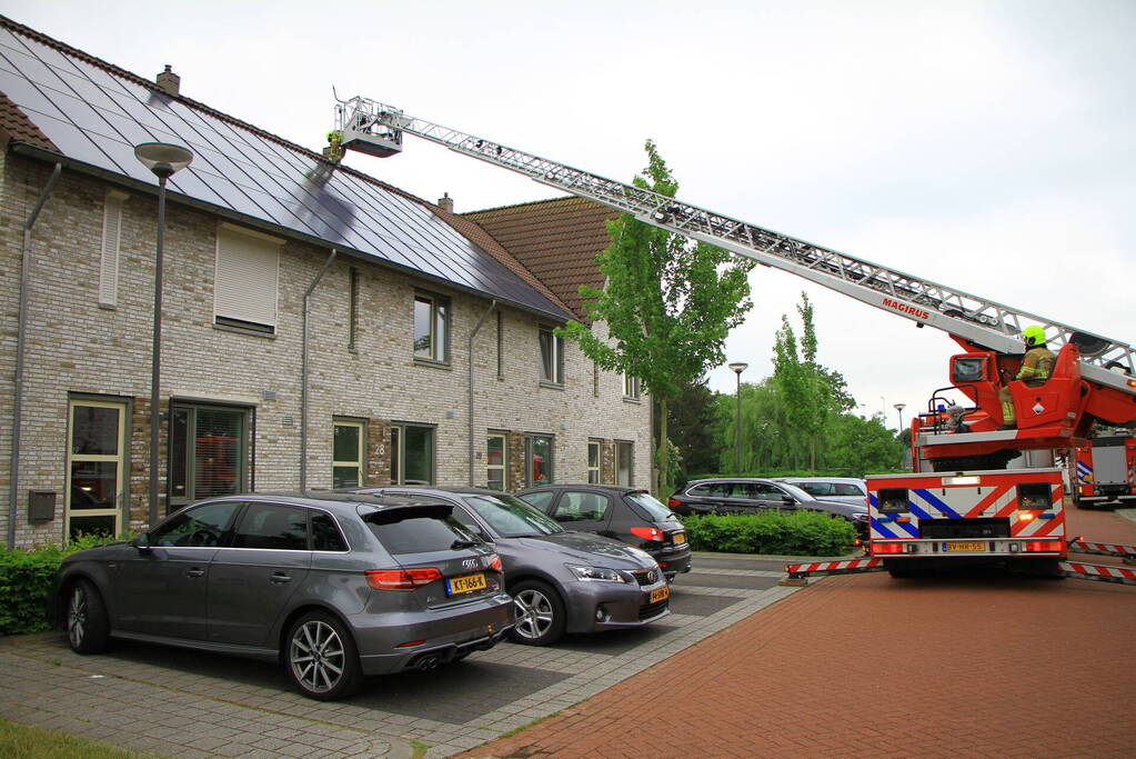 Dakpannen waaien van dak