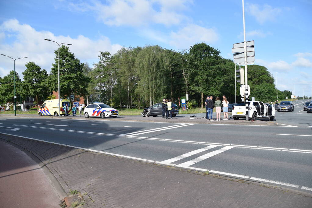 Flinke schade bij botsing op kruising van afrit A12