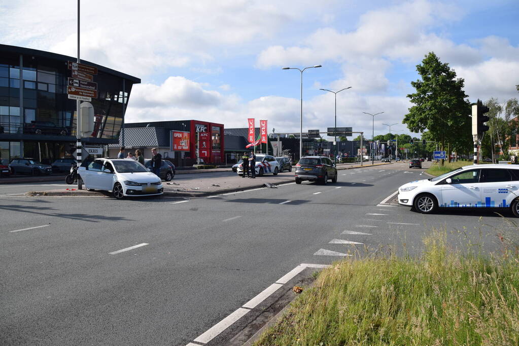 Flinke schade bij botsing op kruising van afrit A12