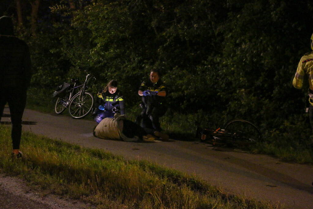 Fietser zwaargewond na val op fietspad