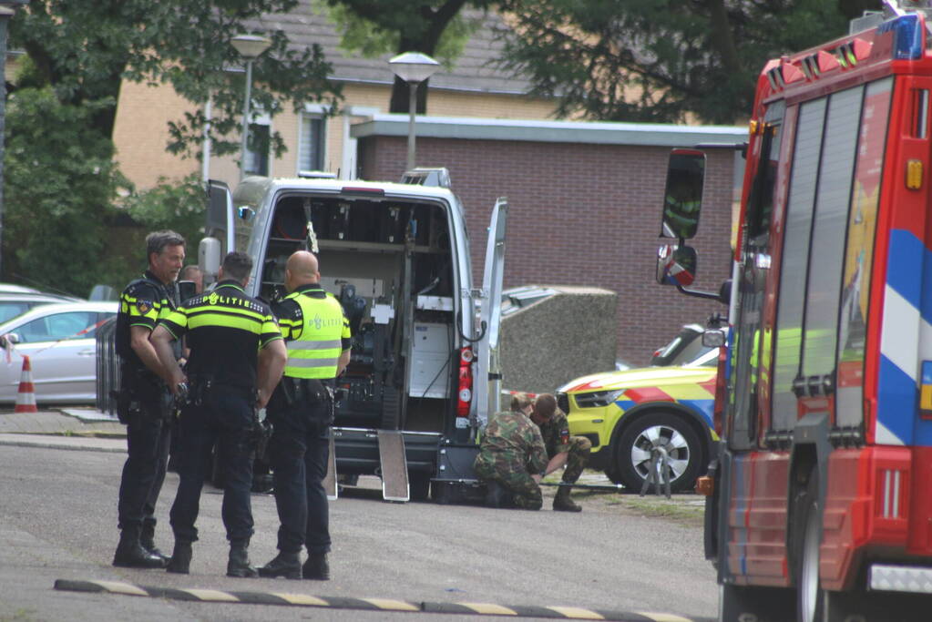 Explosieve Opruimingsdienst doet onderzoek naar voorwerp in auto