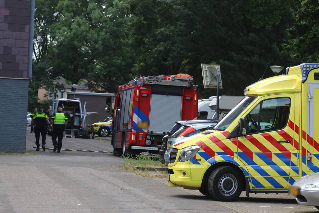 Explosieve Opruimingsdienst doet onderzoek naar voorwerp in auto