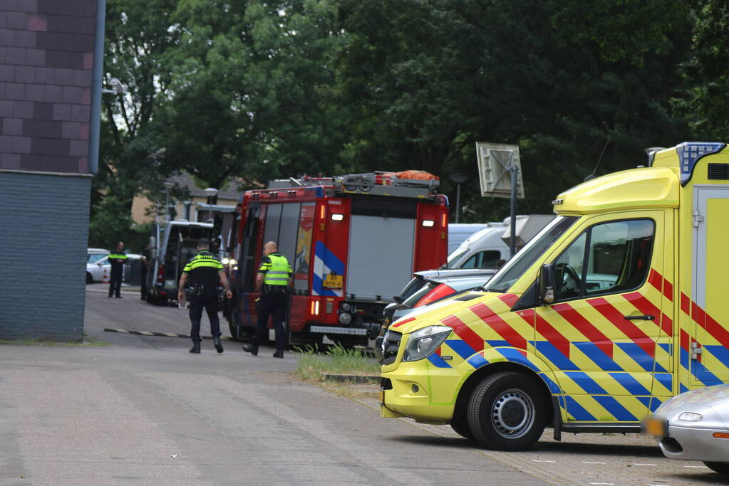 Explosieve Opruimingsdienst doet onderzoek naar voorwerp in auto