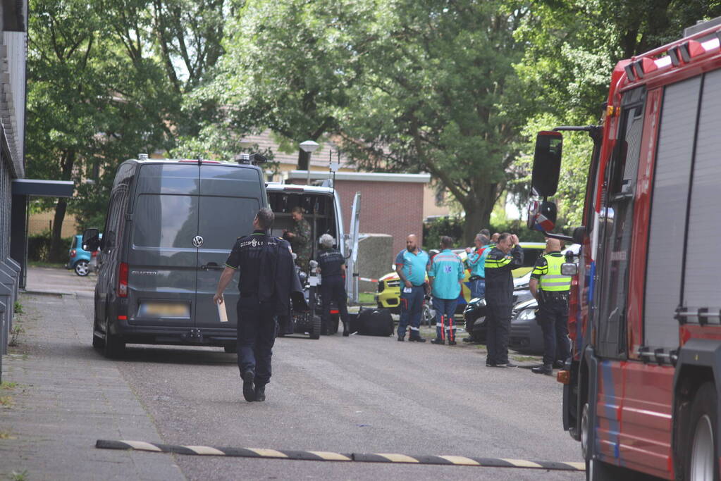 Explosieve Opruimingsdienst doet onderzoek naar voorwerp in auto