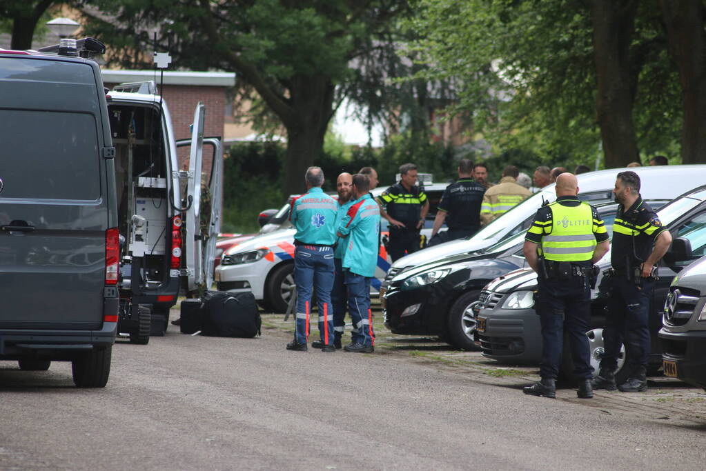 Explosieve Opruimingsdienst doet onderzoek naar voorwerp in auto