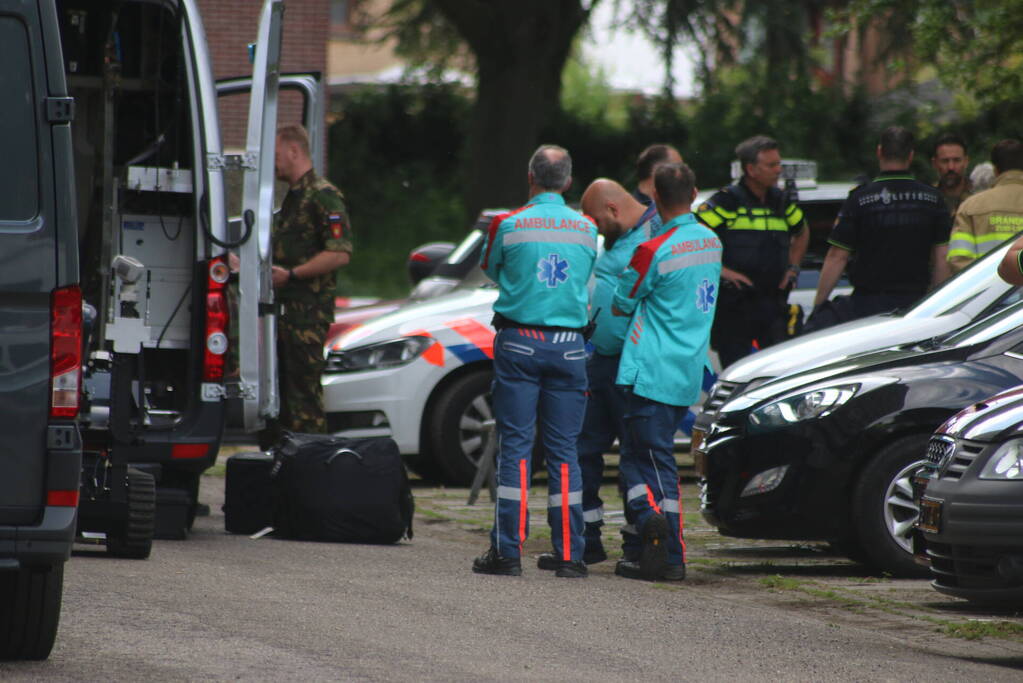 Explosieve Opruimingsdienst doet onderzoek naar voorwerp in auto