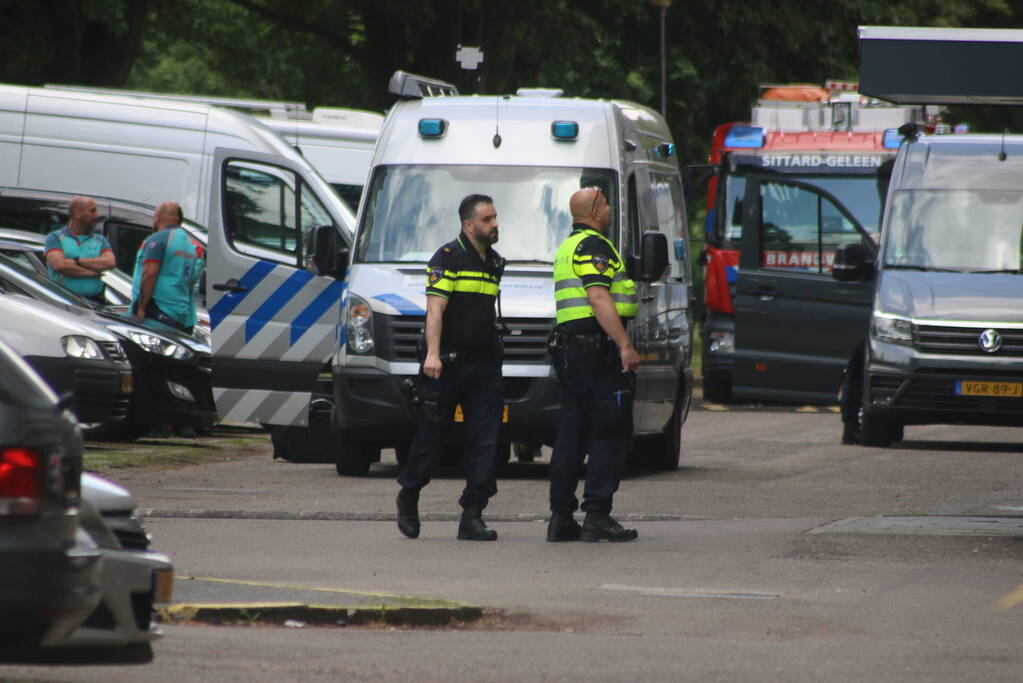 Explosieve Opruimingsdienst doet onderzoek naar voorwerp in auto