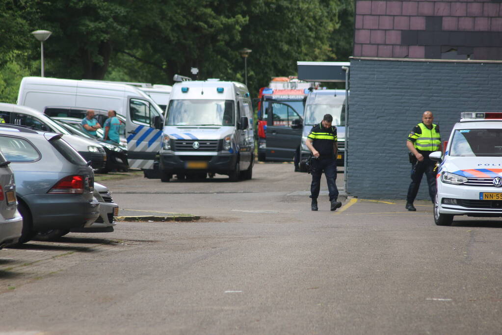 Explosieve Opruimingsdienst doet onderzoek naar voorwerp in auto