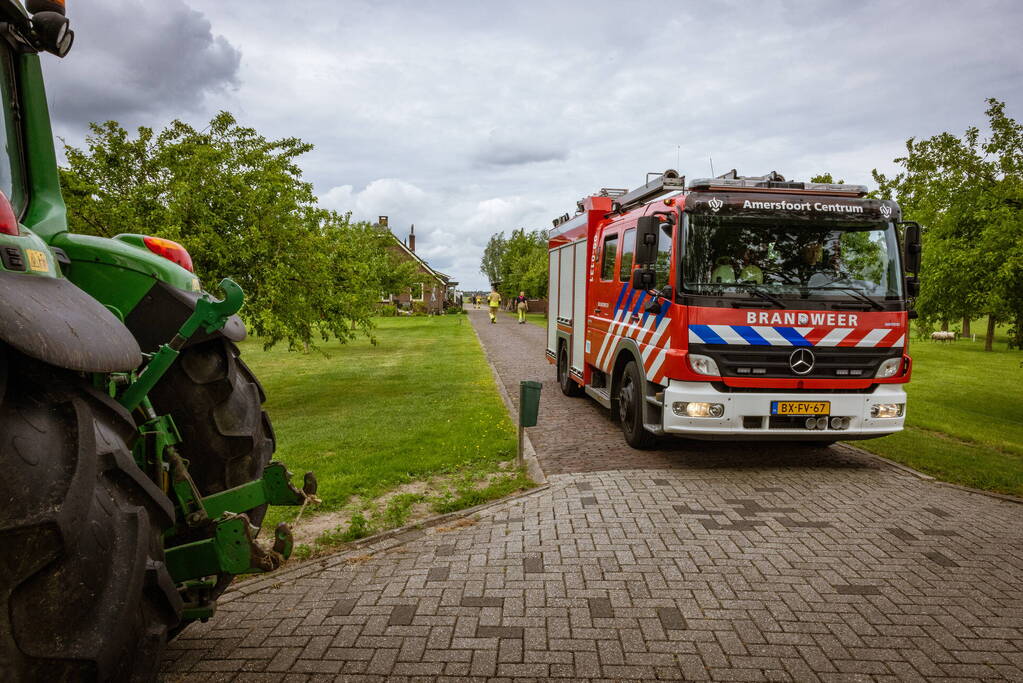 Veel rook bij afvalverbranding op terrein boerderij