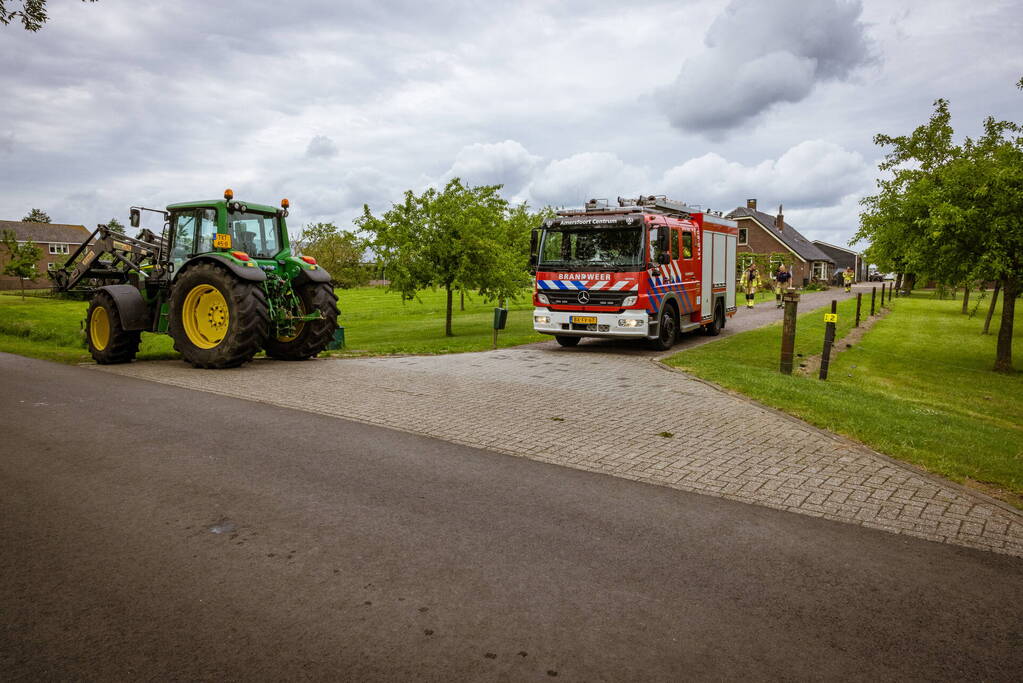 Veel rook bij afvalverbranding op terrein boerderij