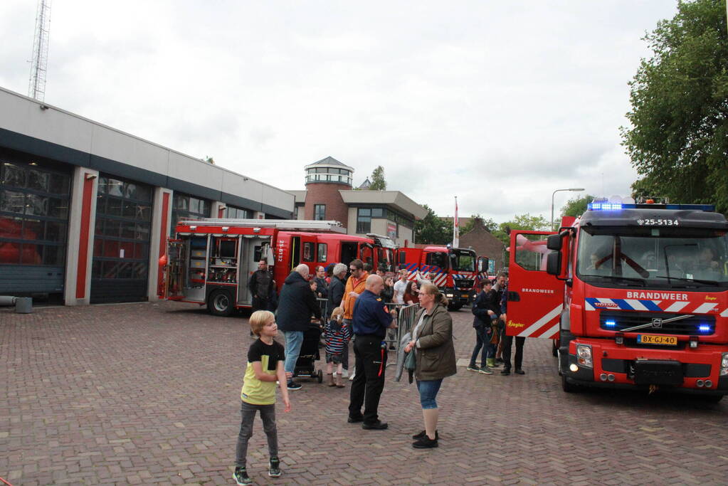 Open dag brandweerkazerne druk bezocht