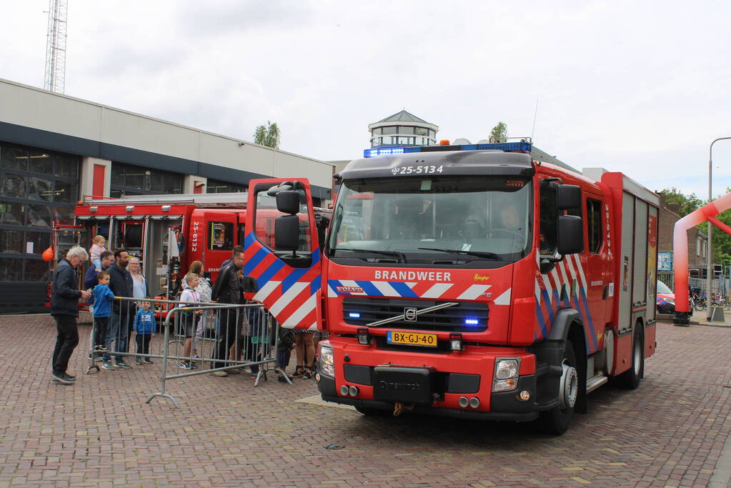 Open dag brandweerkazerne druk bezocht