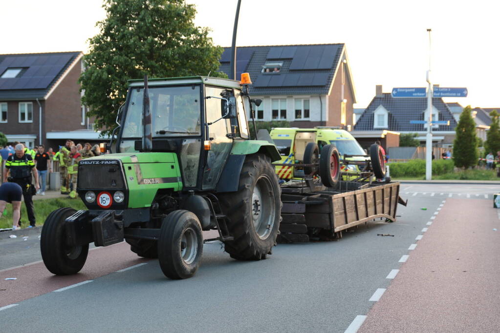 Meerdere gewonden nadat kampioenswagen kantelt