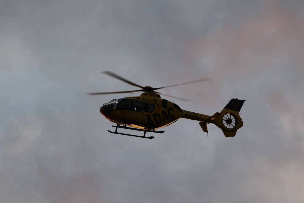 Meerdere gewonden nadat kampioenswagen kantelt