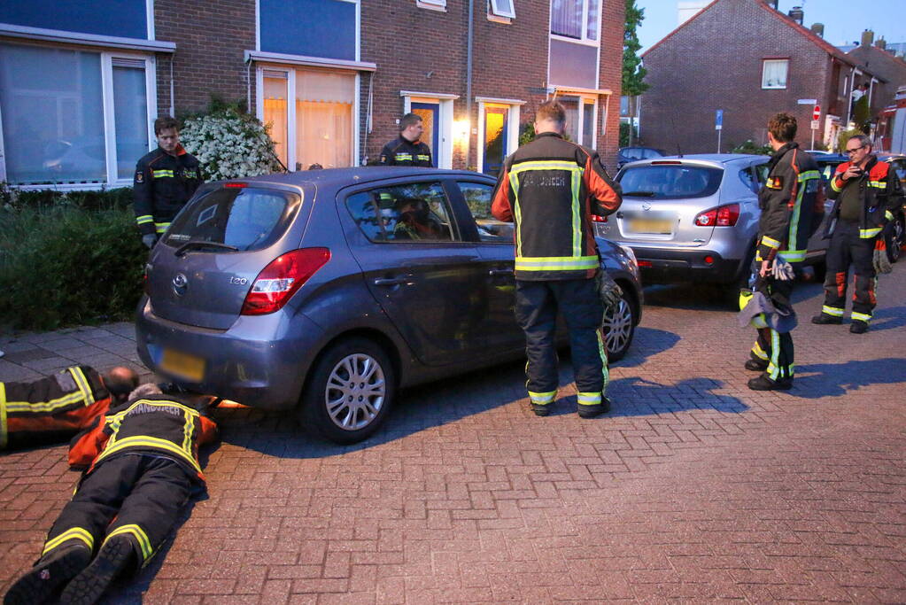 Brandstoflekkage bij geparkeerde auto