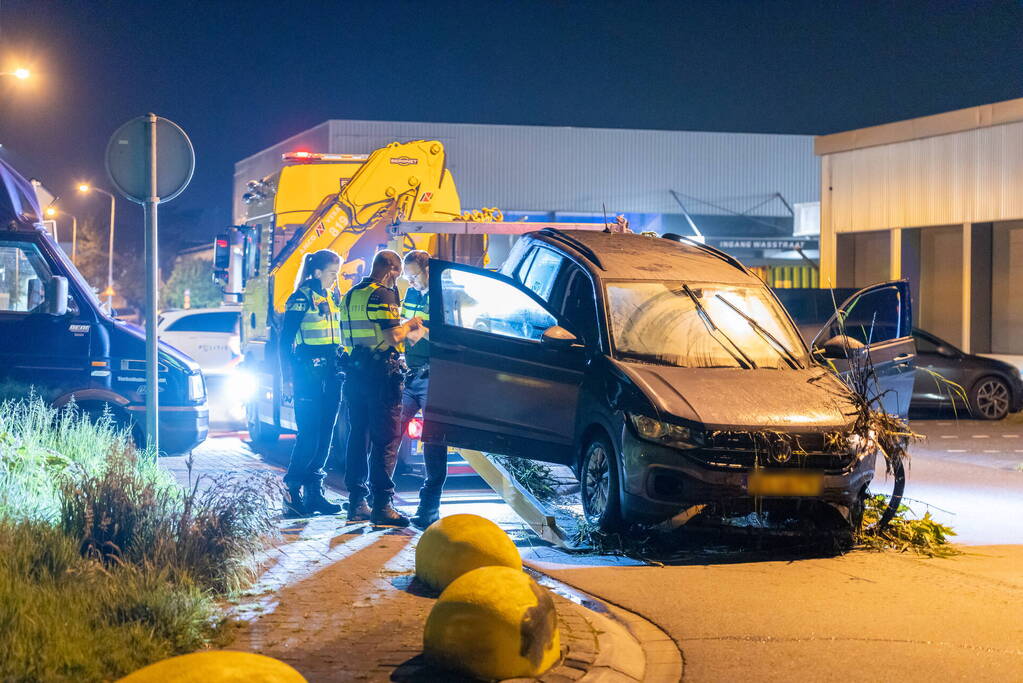 Bestuurder belandt in sloot en slaat op de vlucht
