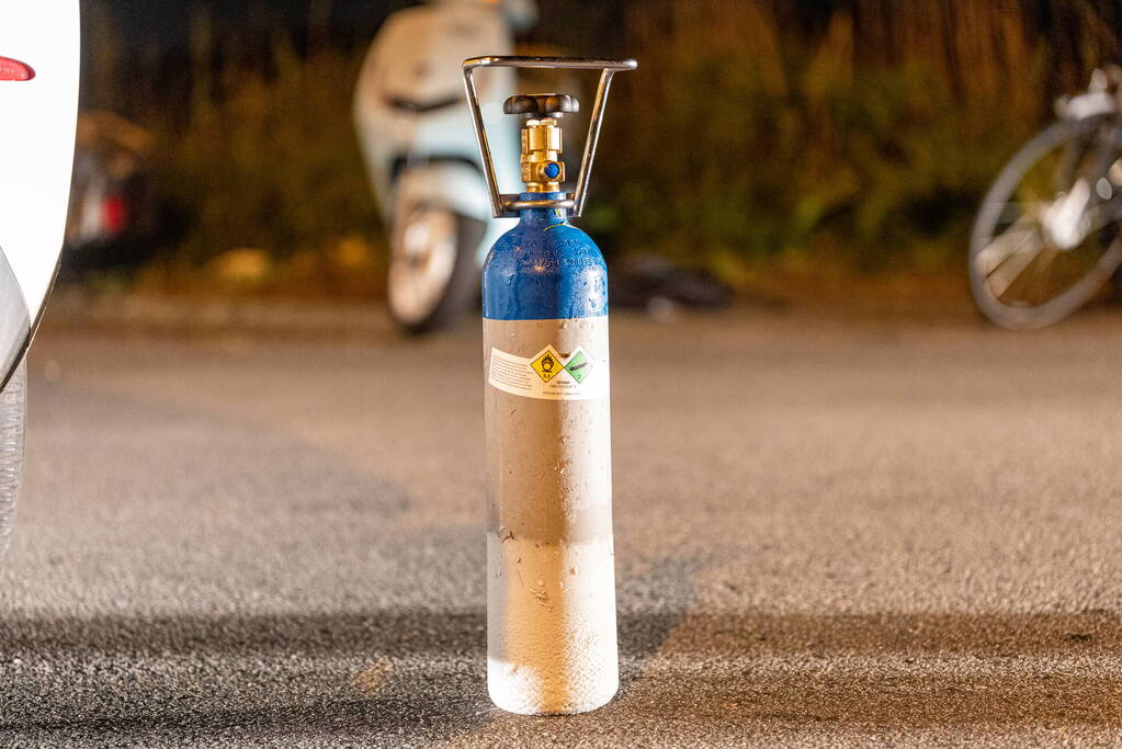 Bestuurder belandt in sloot en slaat op de vlucht