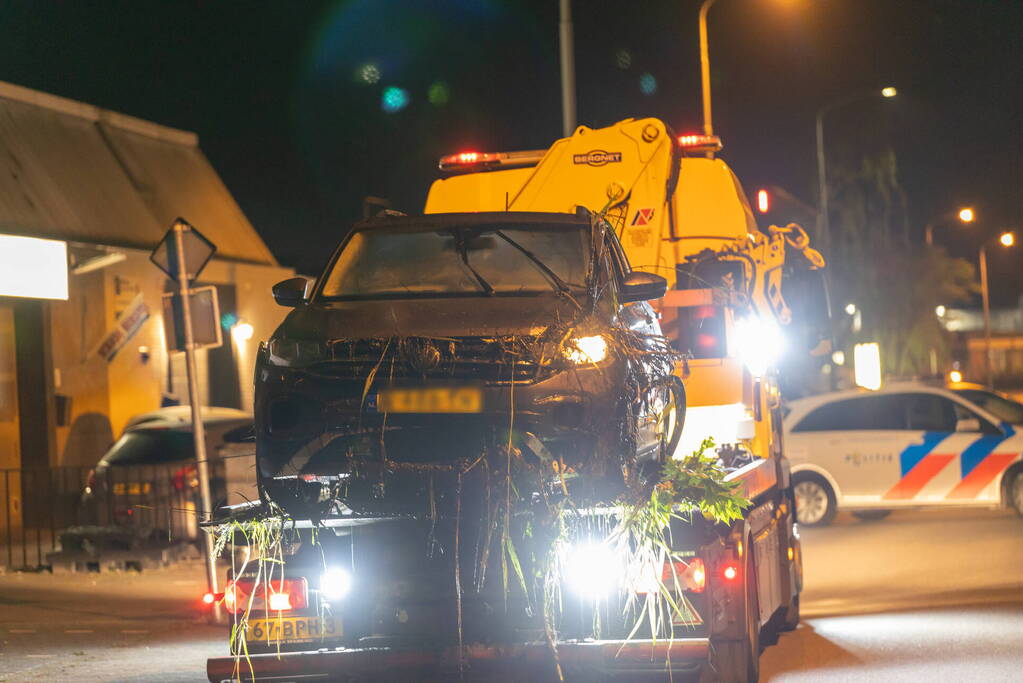Bestuurder belandt in sloot en slaat op de vlucht