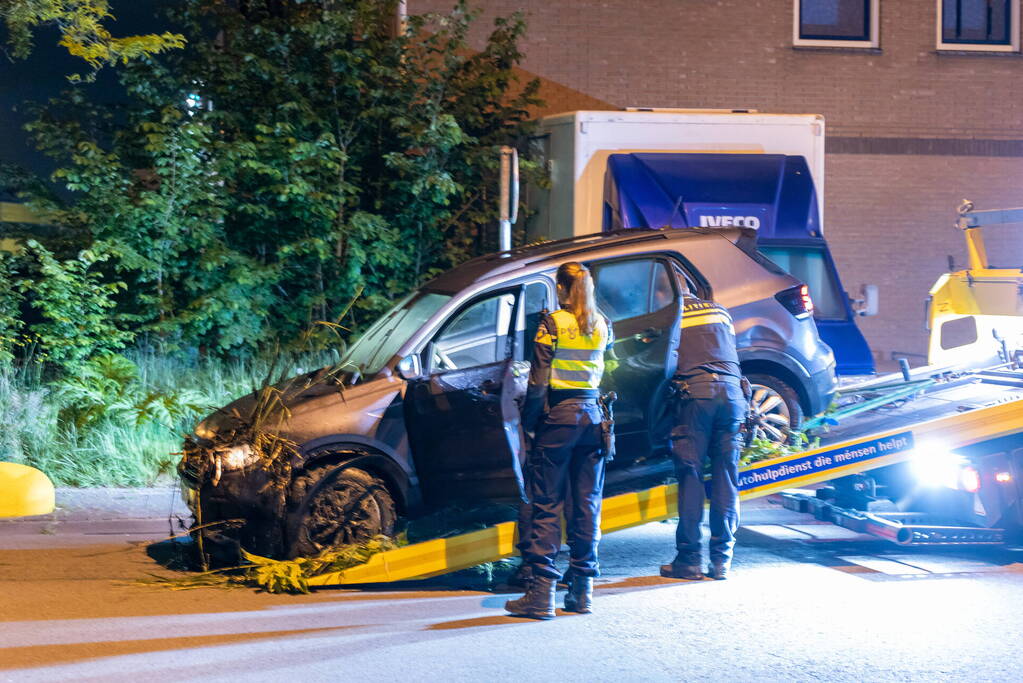 Bestuurder belandt in sloot en slaat op de vlucht