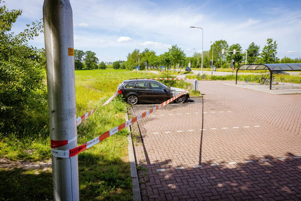 Geparkeerde auto op Carpoolplaats A30 total-loss na brand