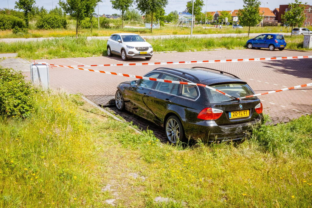 Geparkeerde auto op Carpoolplaats A30 total-loss na brand